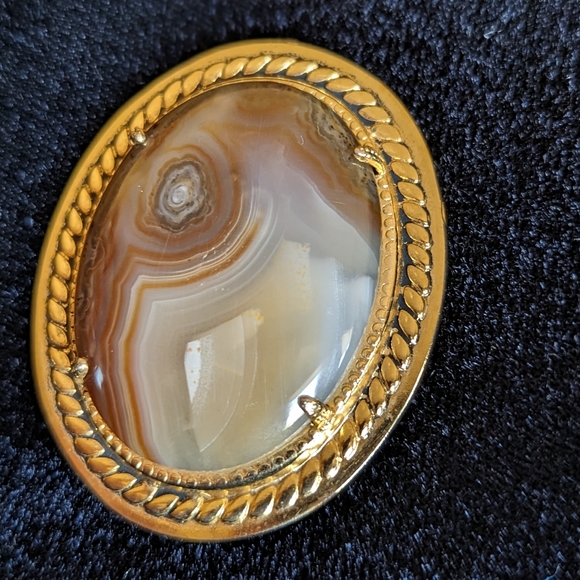 Vintage Large Oval Agate Brooch with Gold Tone - Picture 3 of 4
